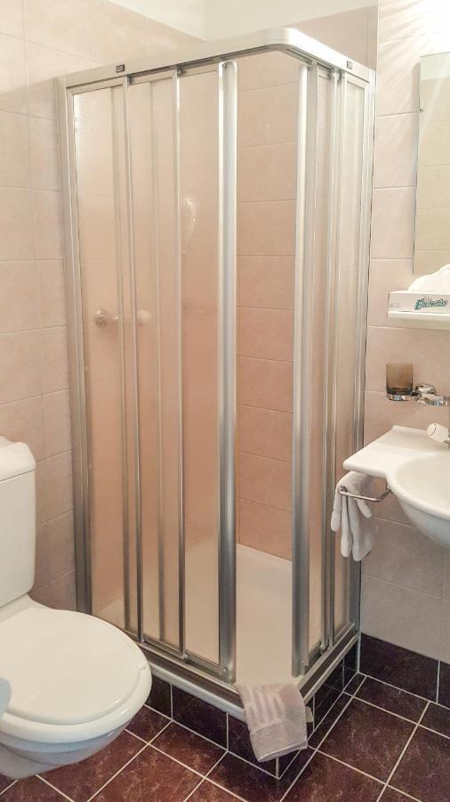 Hotel Les Berges Chippis Екстер'єр фото