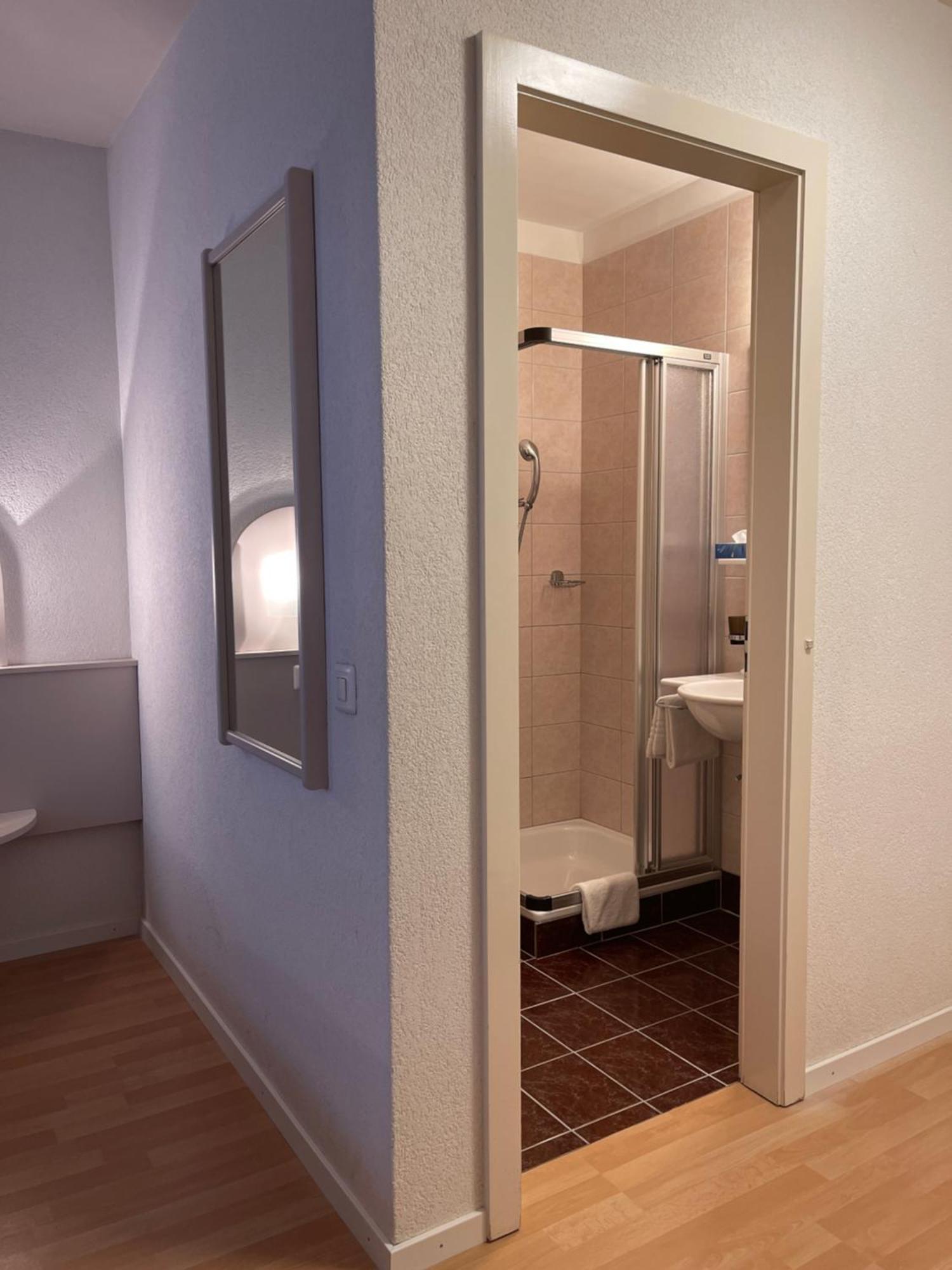 Hotel Les Berges Chippis Екстер'єр фото